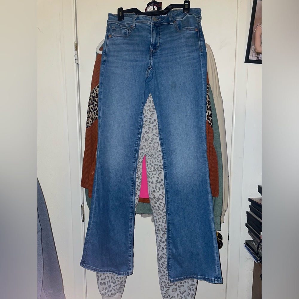 Womens American eagle size 6 long used kick boot style jeans